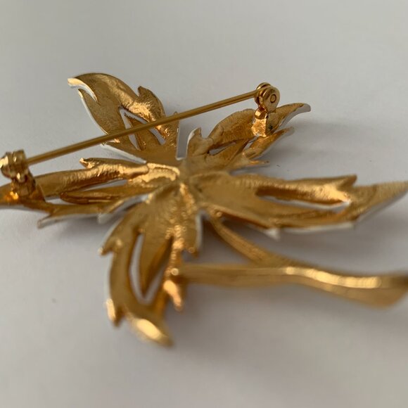 Vintage BROOCH Gold Tone and Ivory Leaf / Floral Flower Leaves Stem Unsigned - Picture 6 of 7